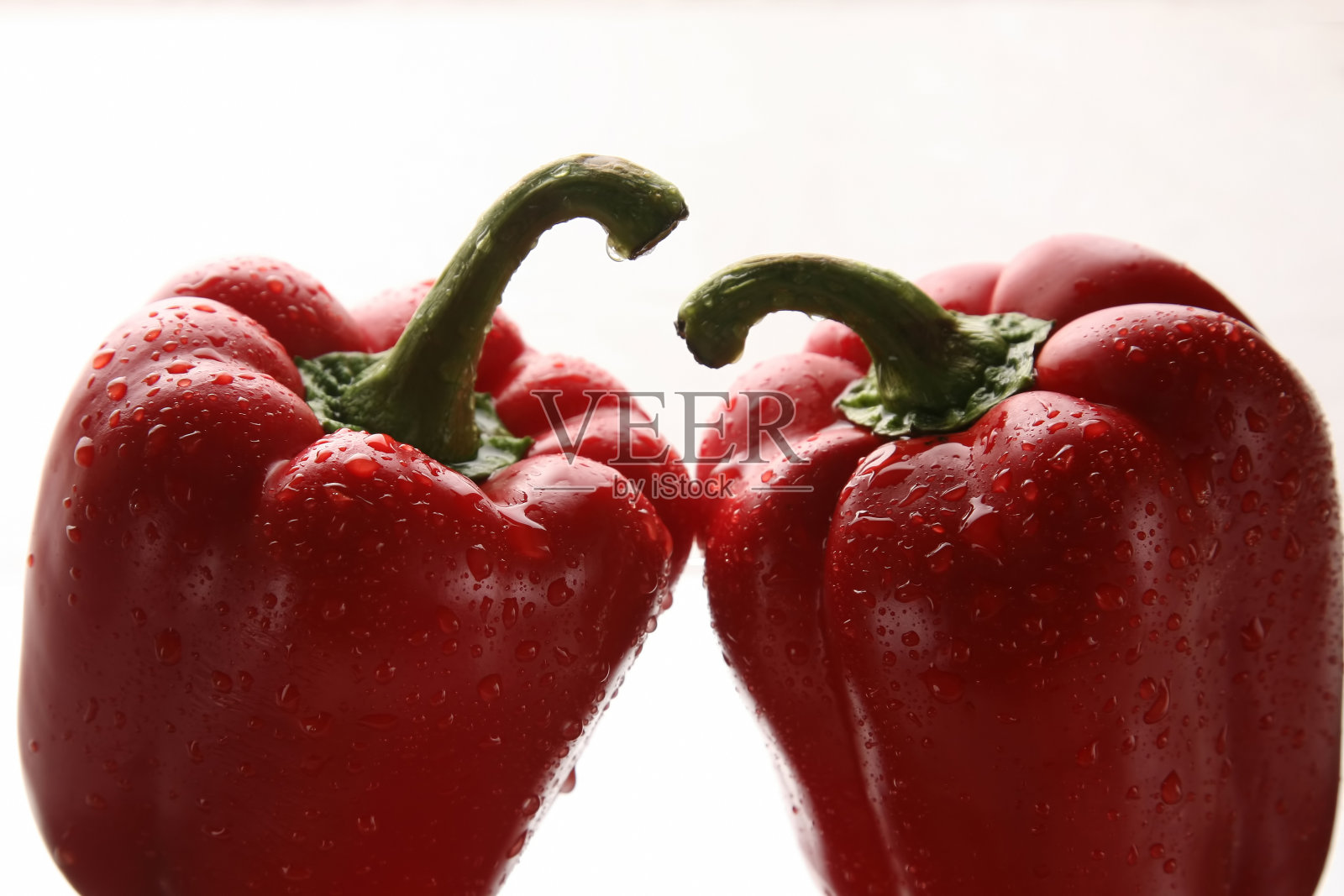 两个红湿甜椒照片摄影图片