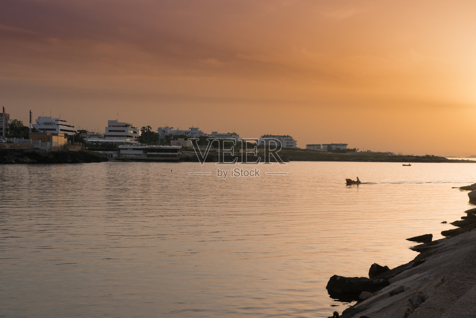 意大利托雷阿马雷亚得里亚海美丽的日出照片摄影图片