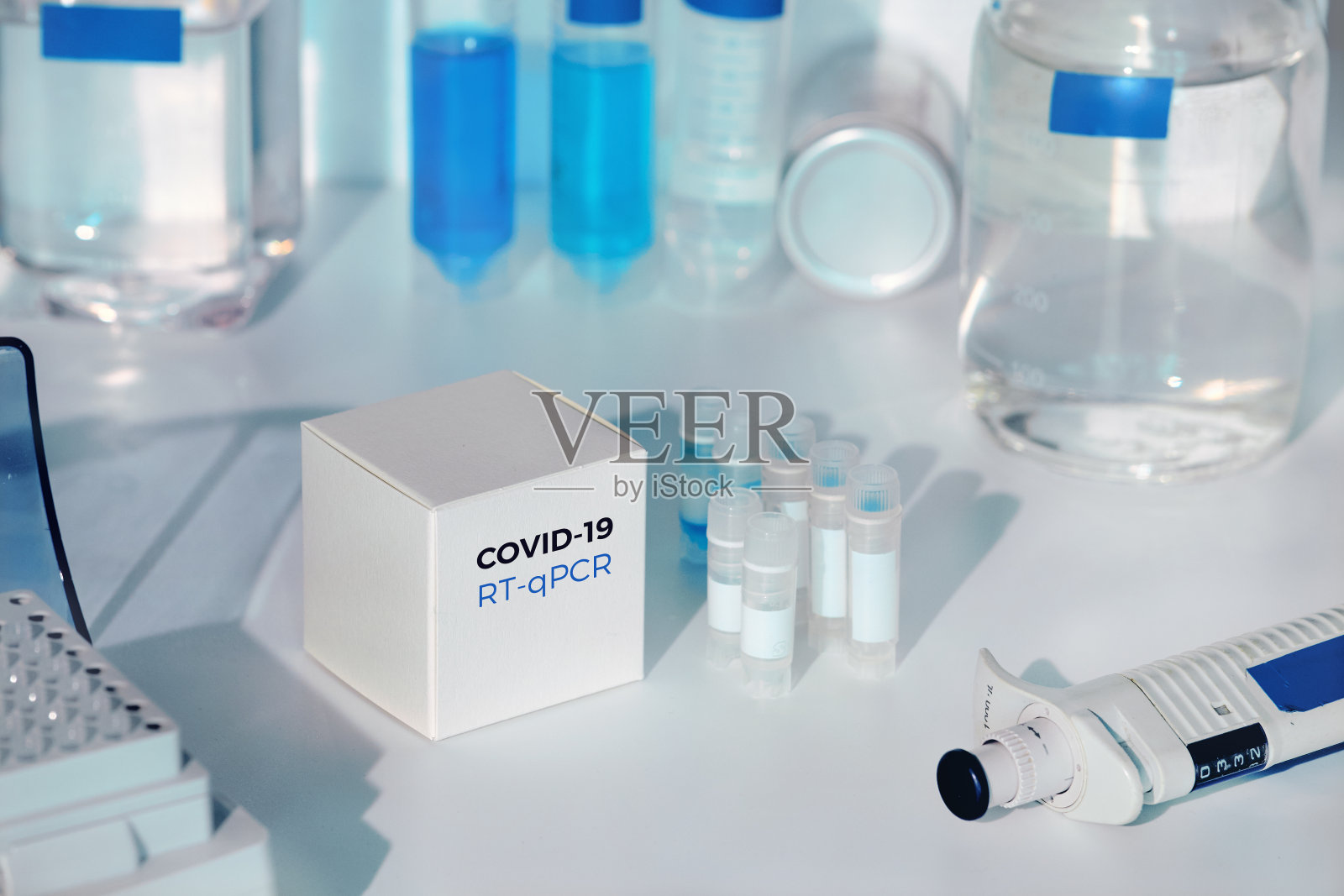 医学样本中新型冠状病毒检测试剂盒采用RT-PCR试剂盒检测covid - 19棘突病毒RNA的互补DNA片段。检测是否存在新型冠状病毒冠状病毒照片摄影图片