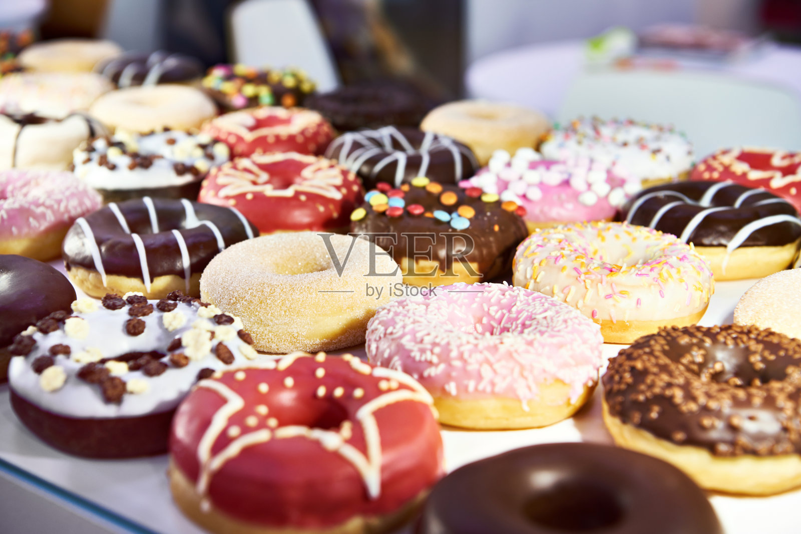 店里有甜甜圈蛋糕照片摄影图片