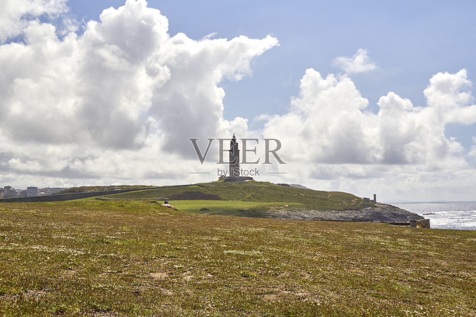 大力神托雷附近的步行街。照片摄影图片