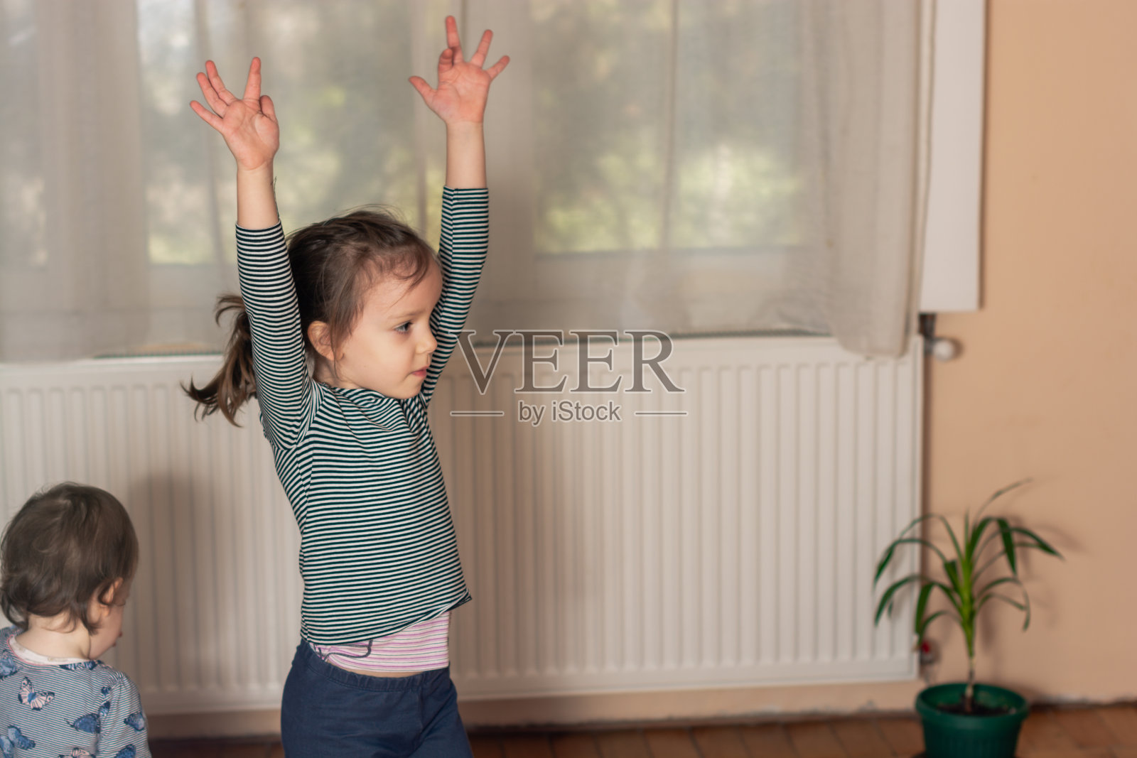 女孩跳舞照片摄影图片