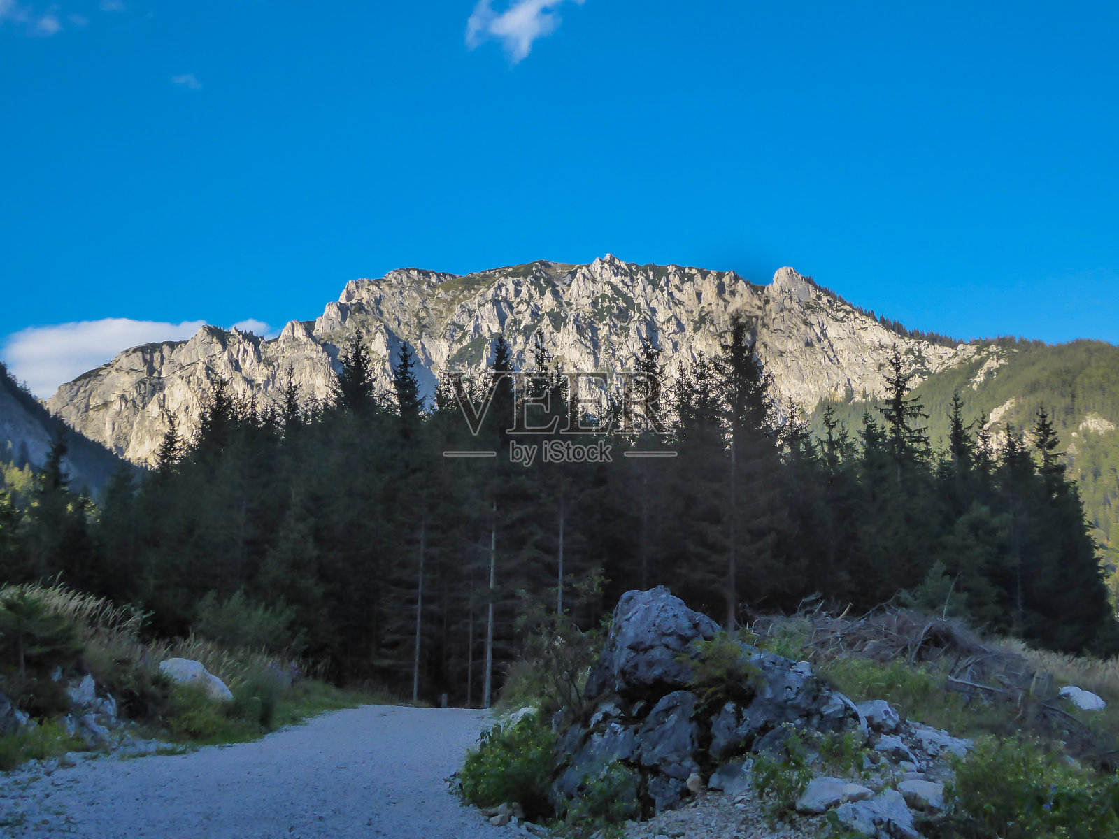 绿湖-高山峡谷高耸照片摄影图片