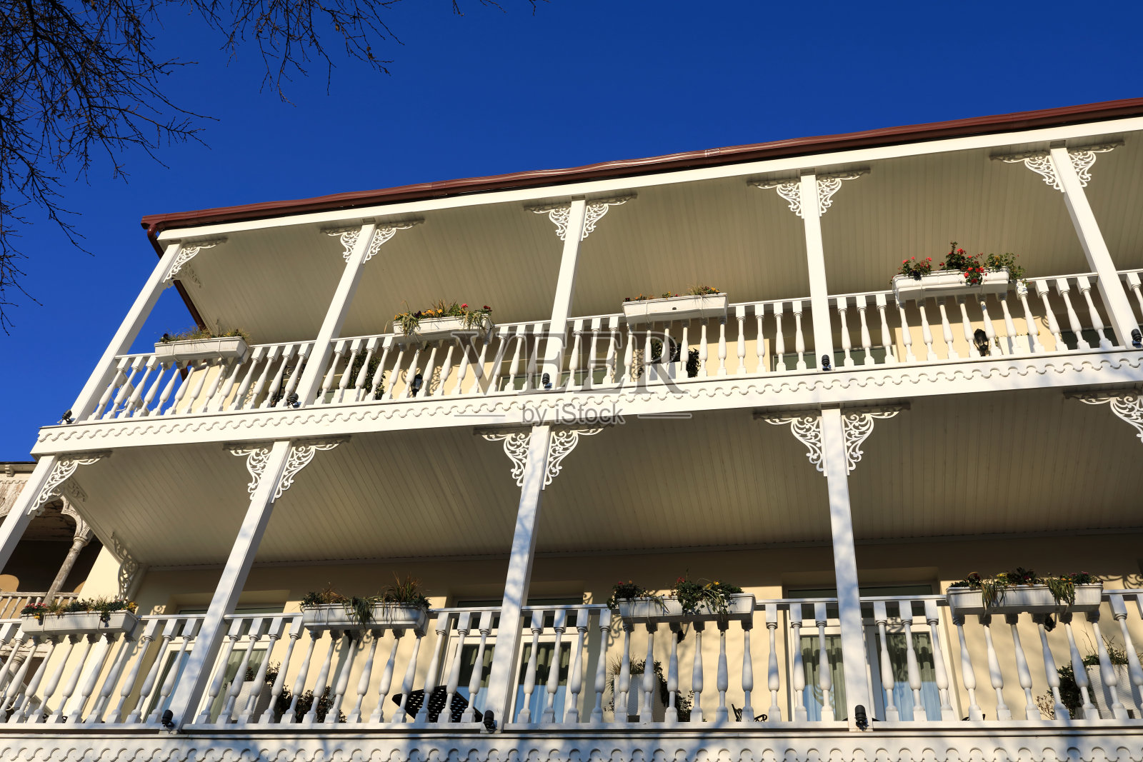 带阳台的建筑景观照片摄影图片