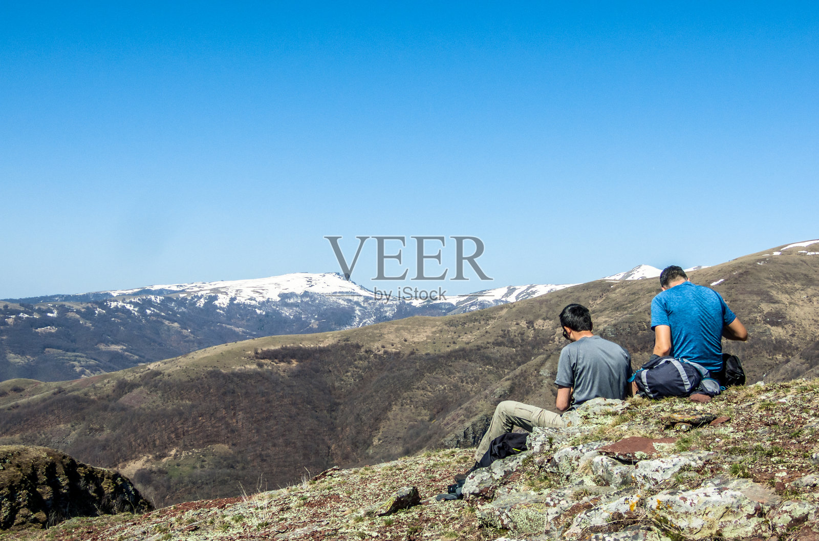 坐下来欣赏自然照片摄影图片