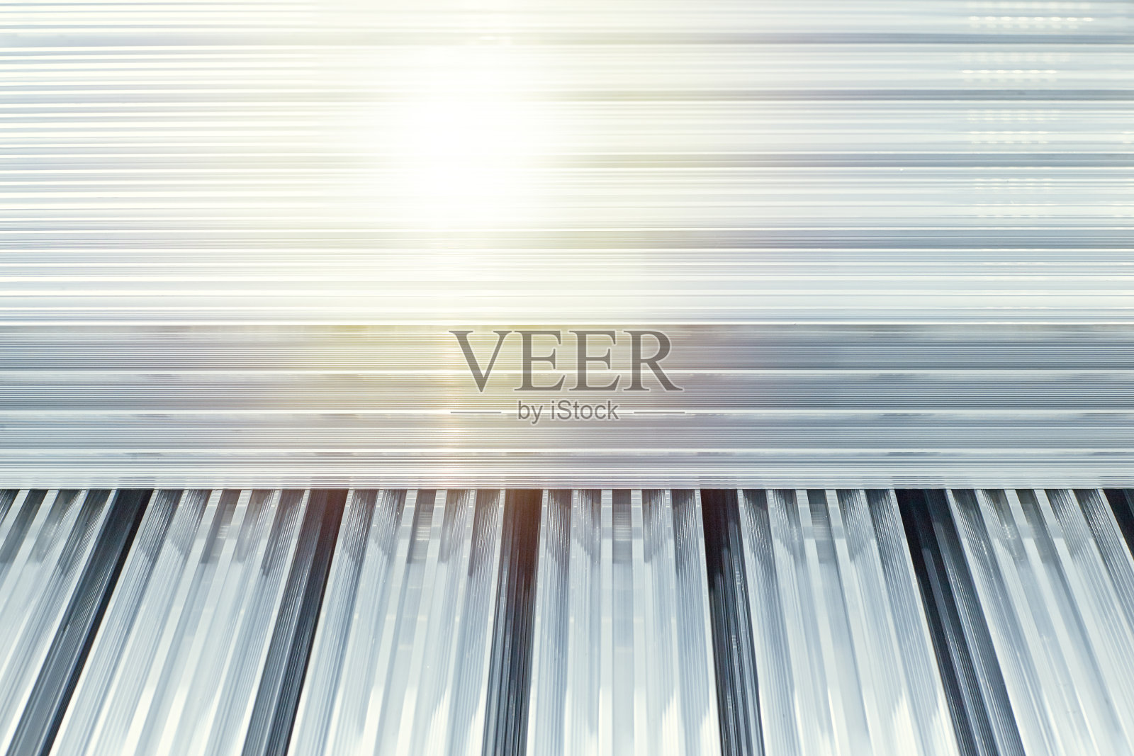 许多冷却电器设备的铝散热器的特写照片摄影图片