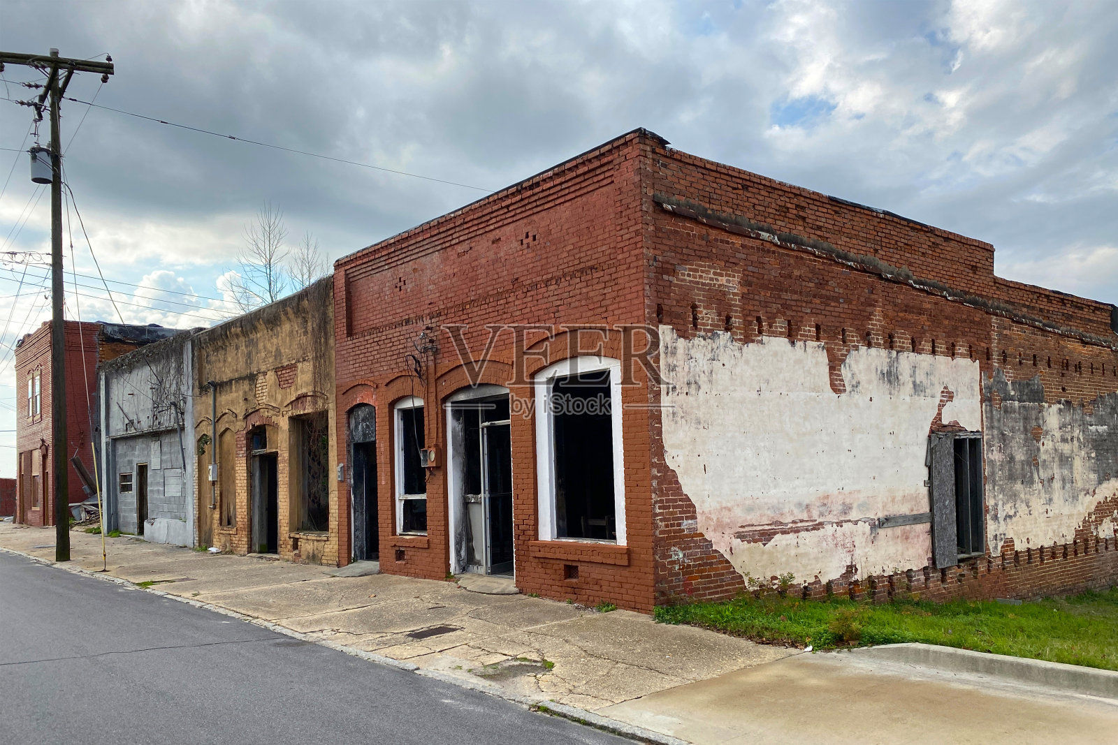 废弃的小镇主要街道建筑照片摄影图片
