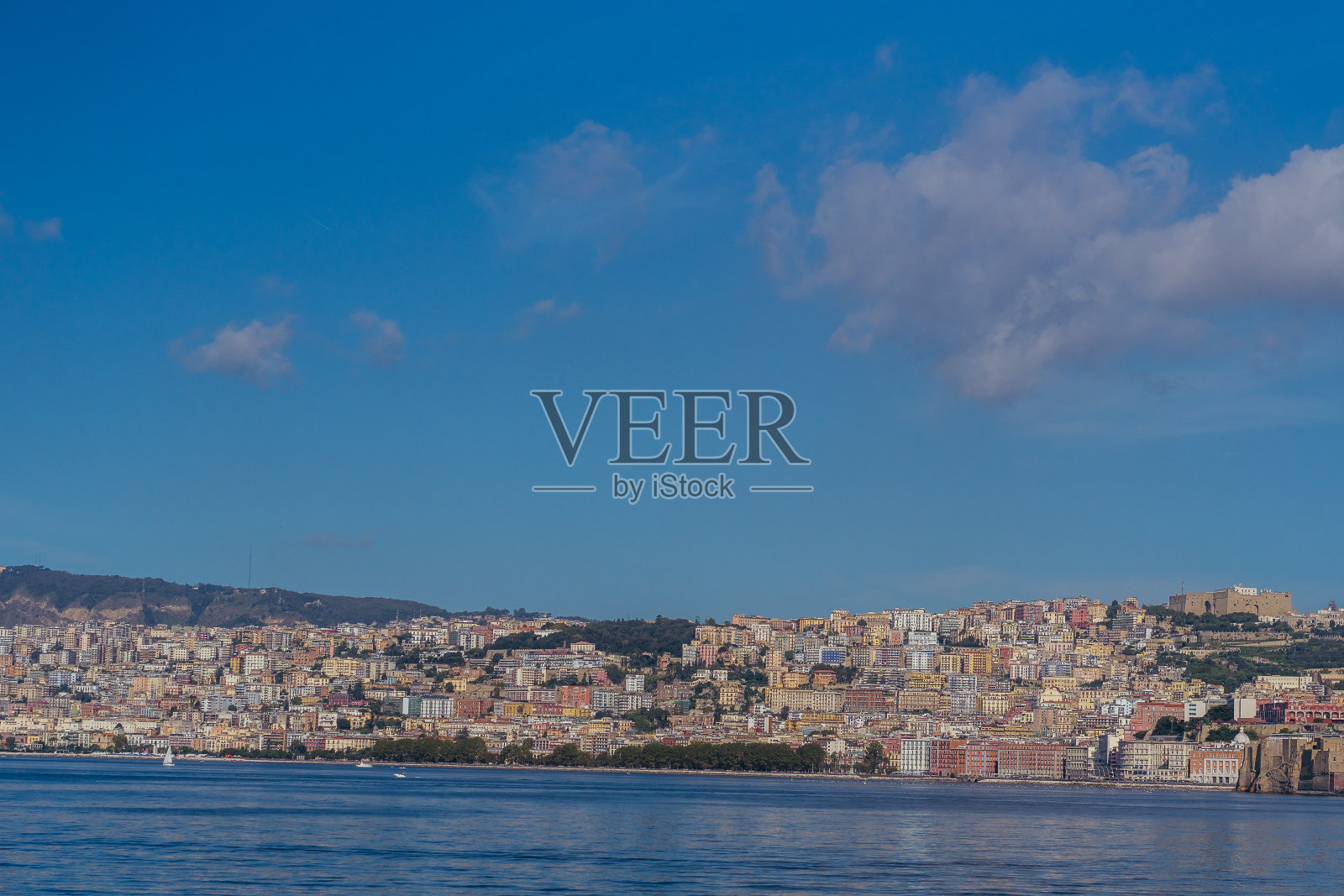 那不勒斯。那不勒斯城市的海景。照片摄影图片