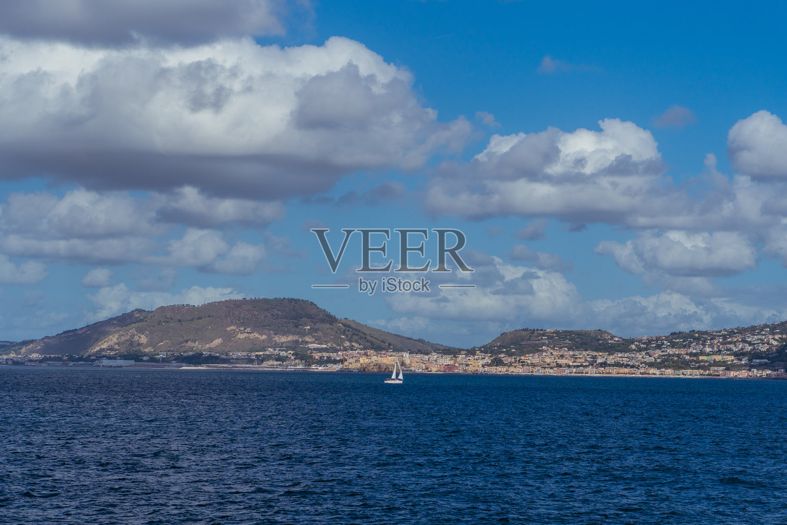 那不勒斯。那不勒斯城市的海景。照片摄影图片