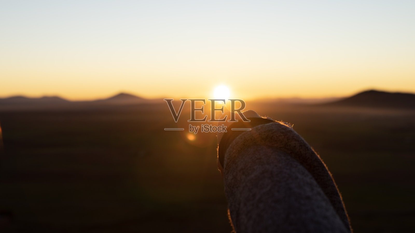 指向日落照片摄影图片