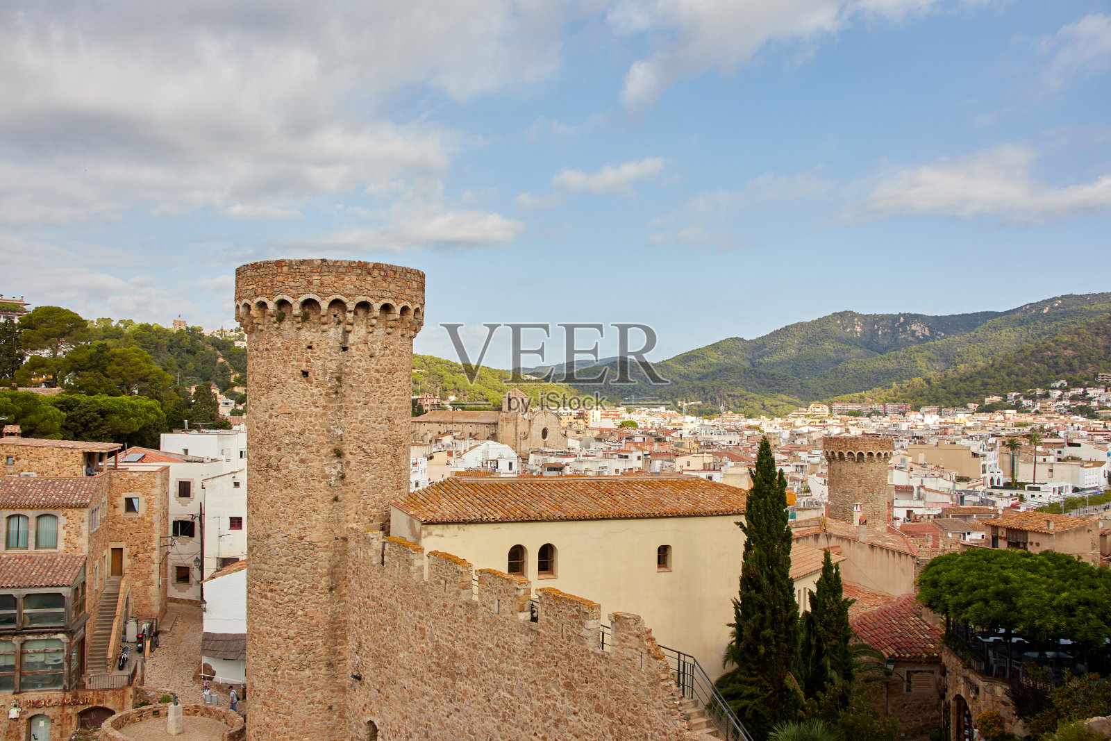 西班牙托萨德马的天际线照片摄影图片