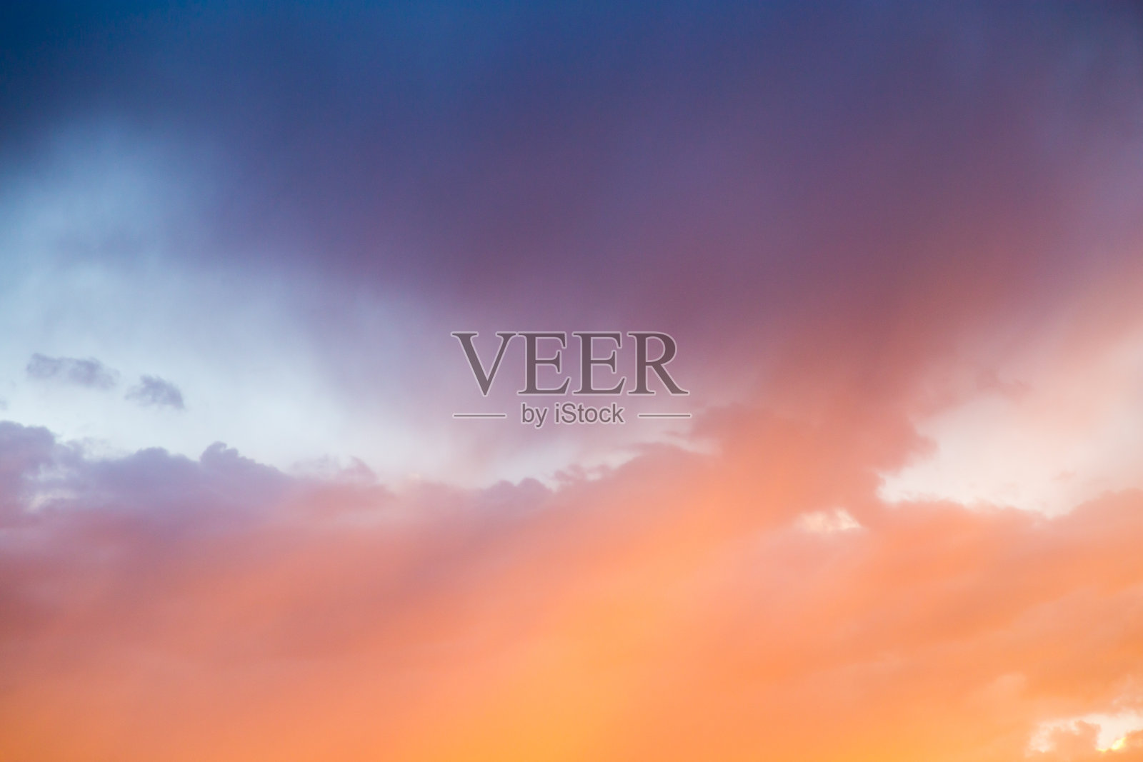 日落时天空中美丽的云彩照片摄影图片