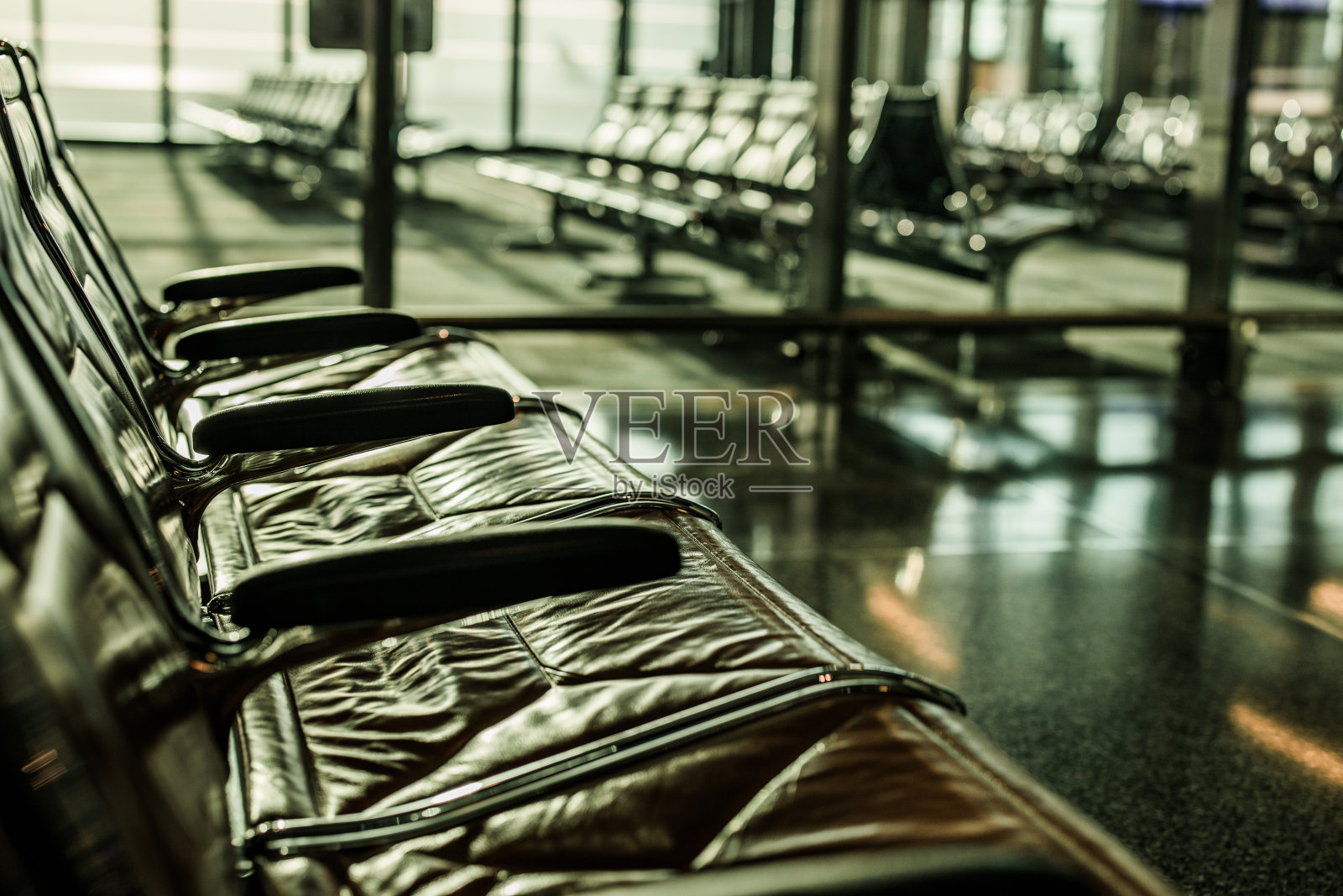 机场候机厅空无一人。照片摄影图片