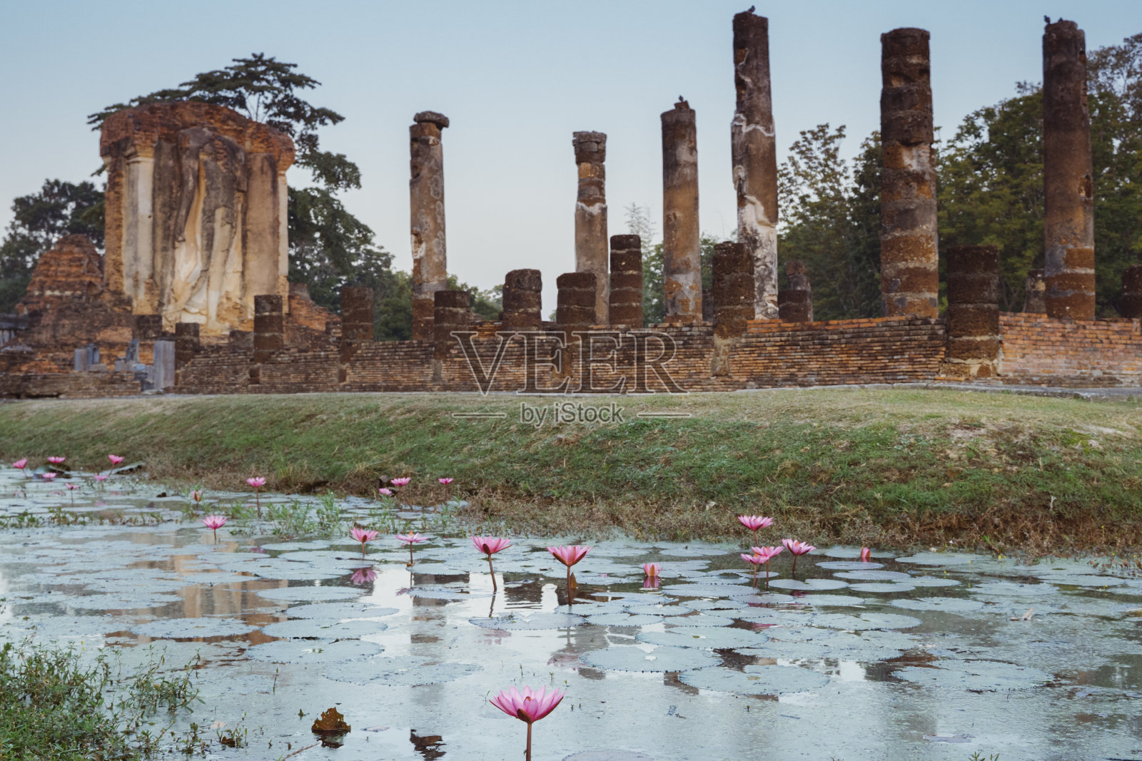 去泰国旅游和度假的概念。宗教、艺术和文化。照片摄影图片