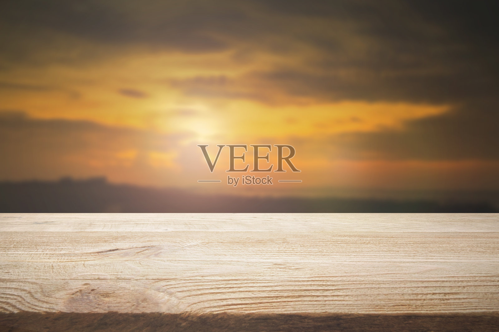 透视木地板棕色纹理与模糊美丽的自然背景。抽象简单的硬木摄影光梯度墙纸概念产品蒙太奇模型定期海滩沙滩场景。照片摄影图片