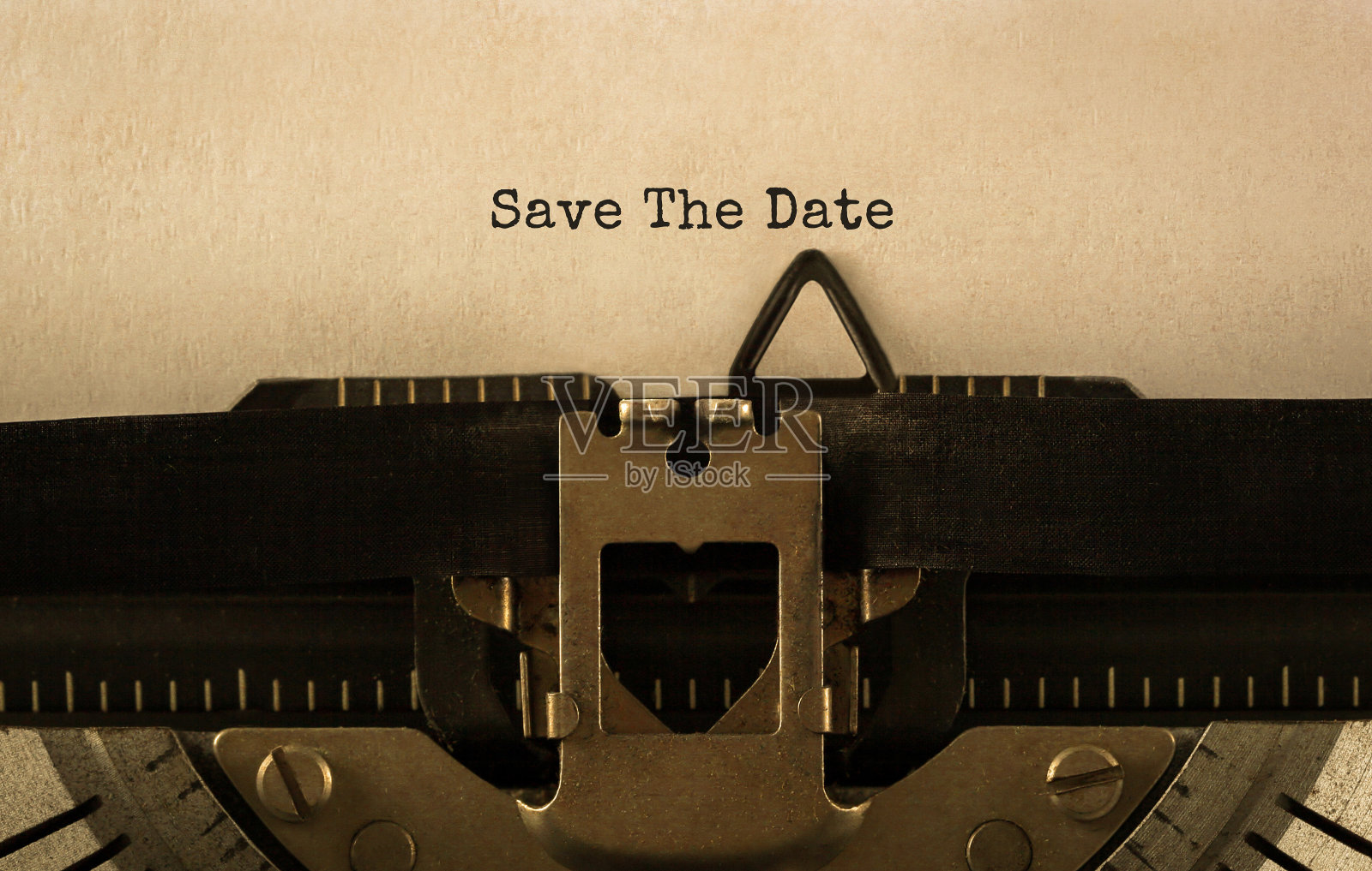 文本保存用老式打字机输入的日期照片摄影图片