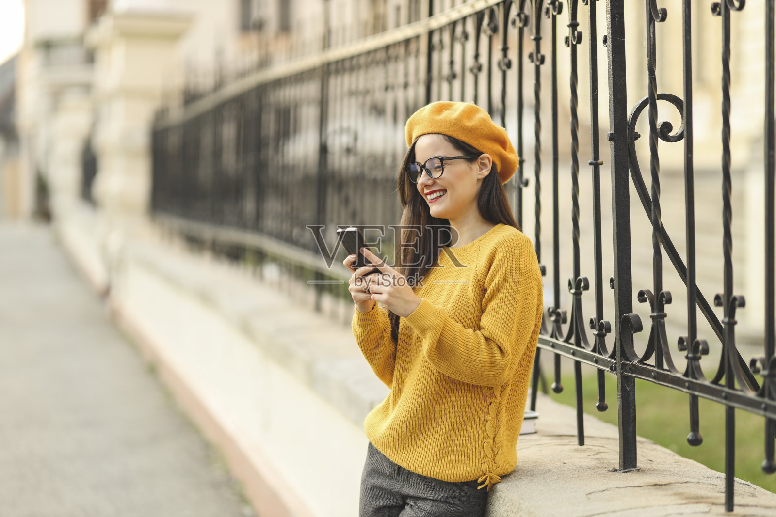 学生使用手机照片摄影图片