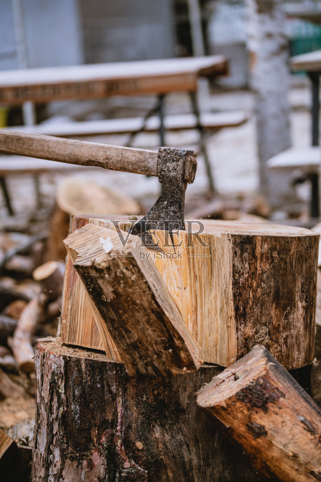 砍木头照片摄影图片
