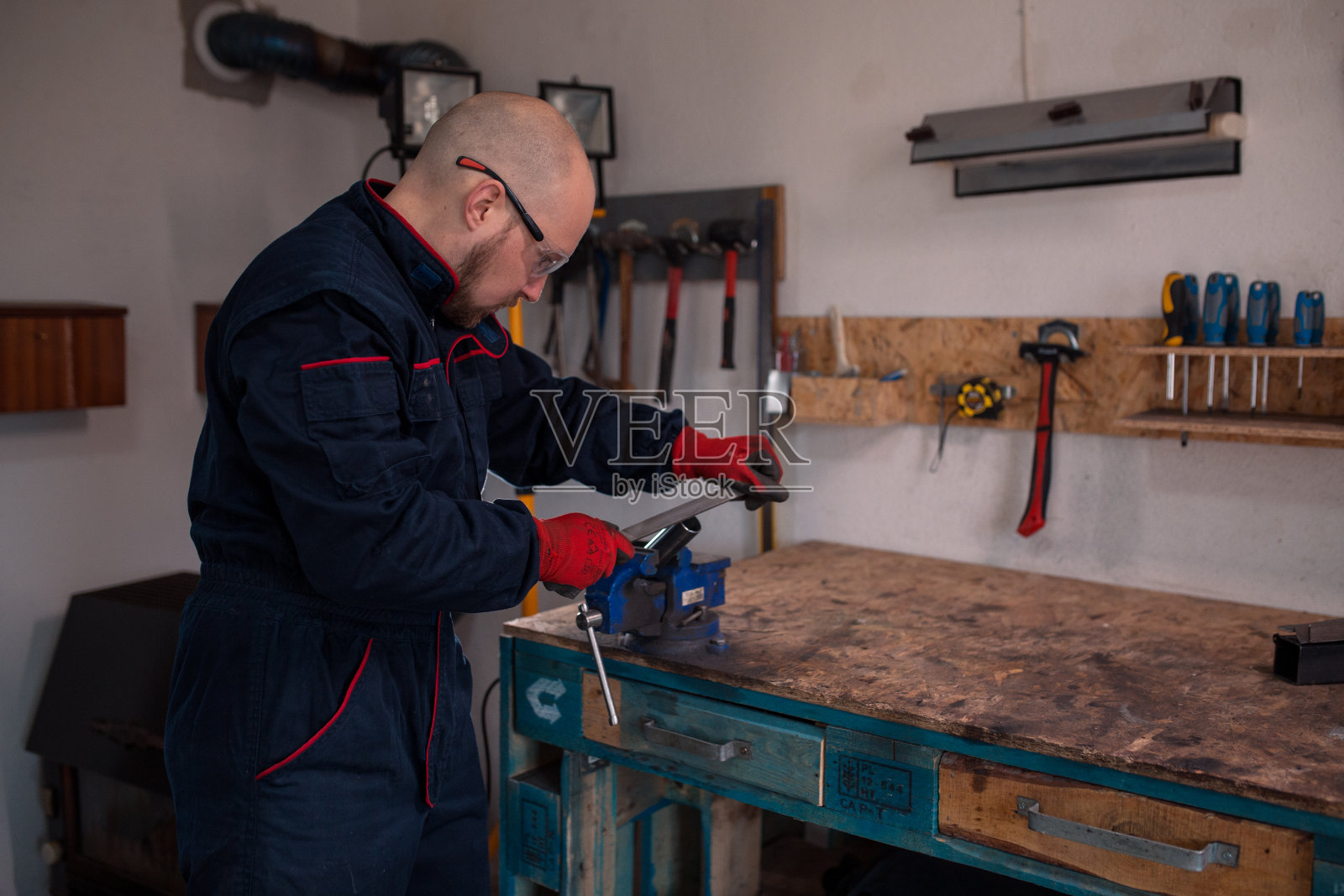 小型金属车间照片摄影图片