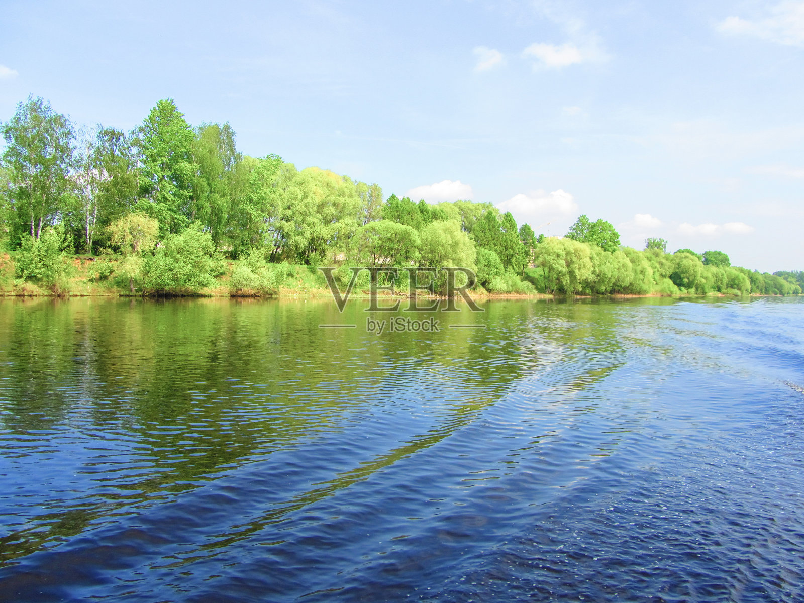 特维尔的河流景观照片摄影图片
