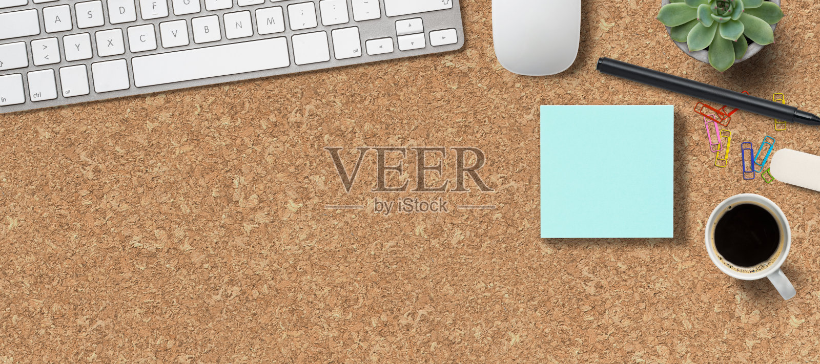 现代计算机的工作区照片摄影图片