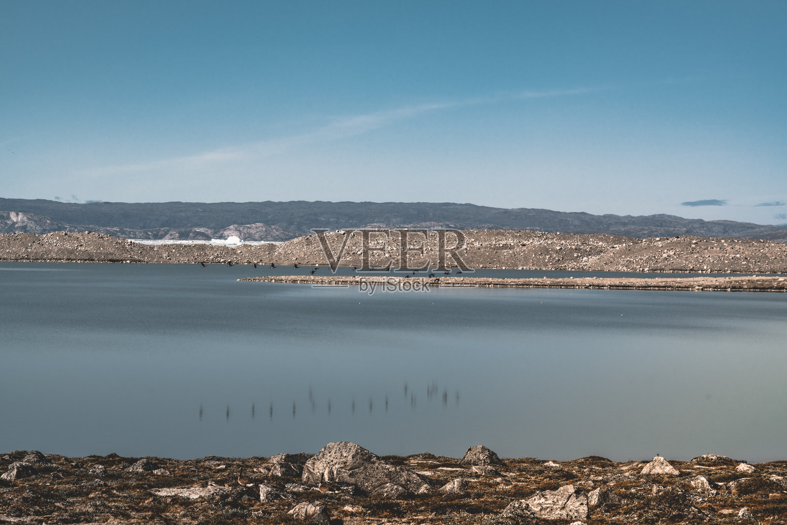 格陵兰岛冰川与海冰景观，靠近伊卢利萨特附近的Eqip Sermia冰川，晴朗蓝天下崩解的冰川照片摄影图片