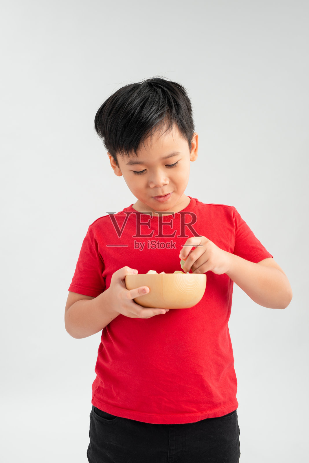 微笑的孩子和彩色糖果照片摄影图片