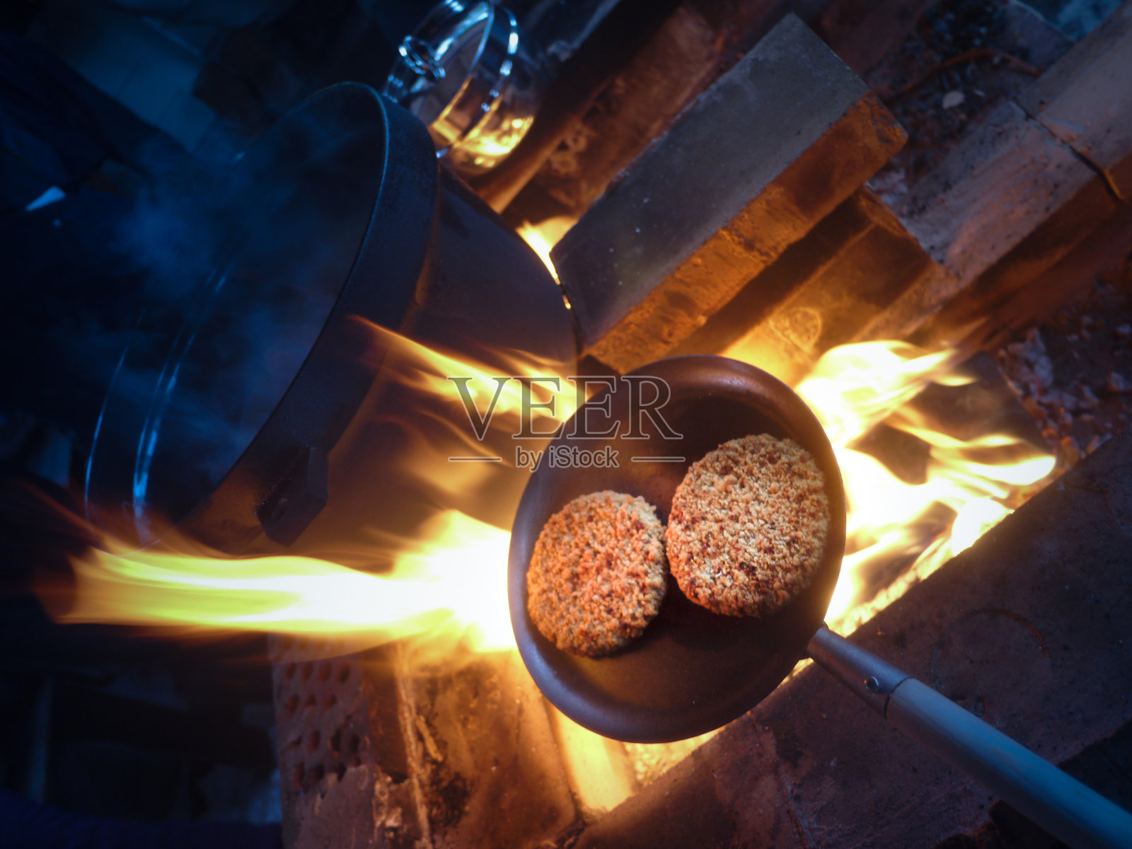 在炉子上烤素食馅饼照片摄影图片