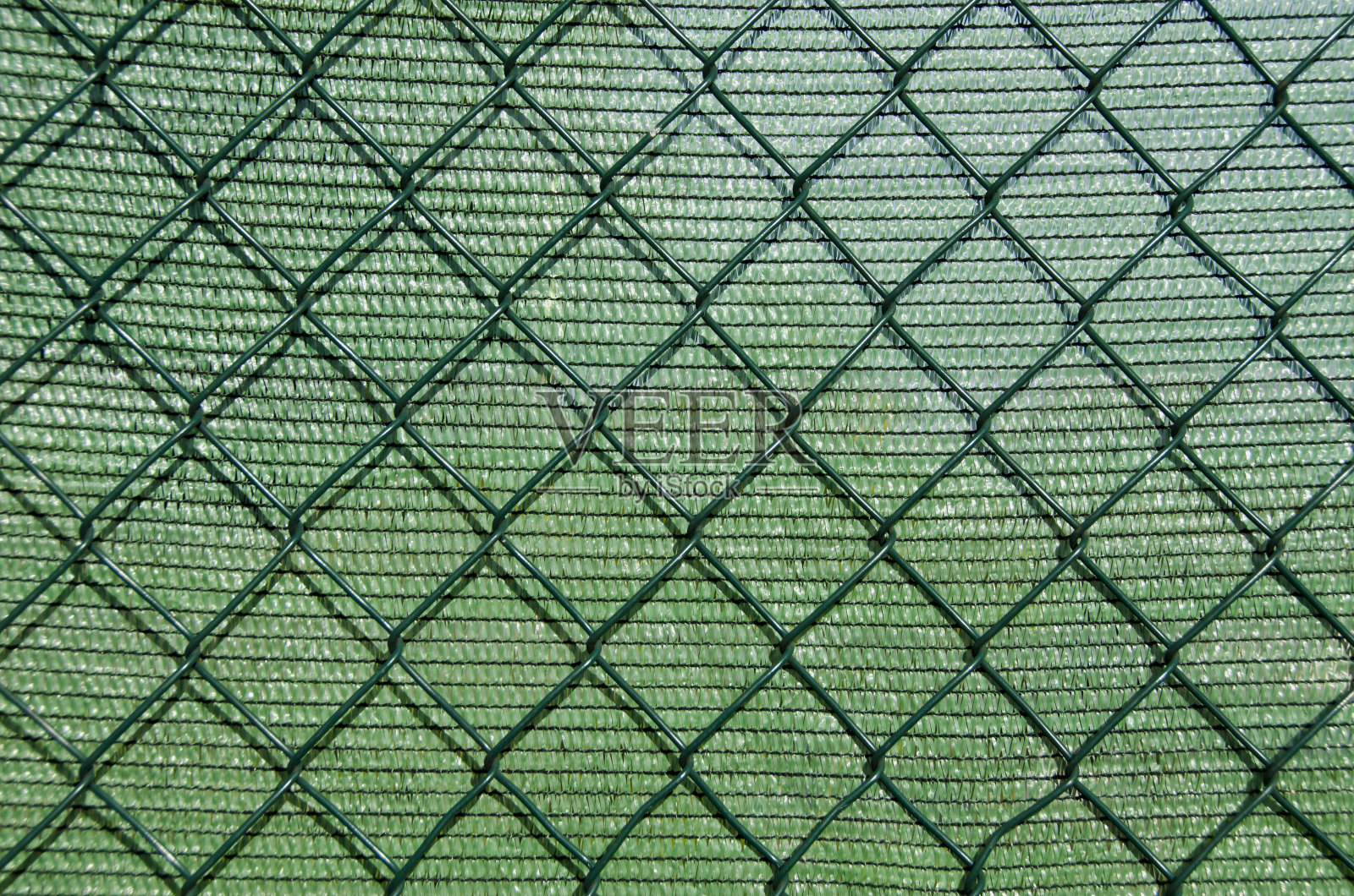 绿色围栏以金属网为背景照片摄影图片