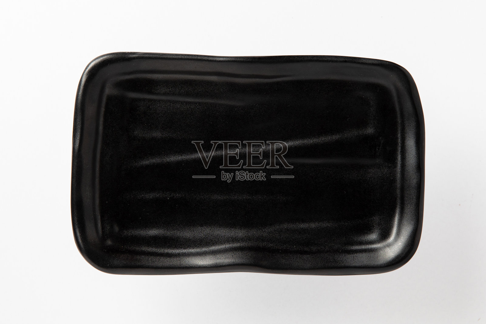 黑色盘子食物容器孤立在白色背景上照片摄影图片