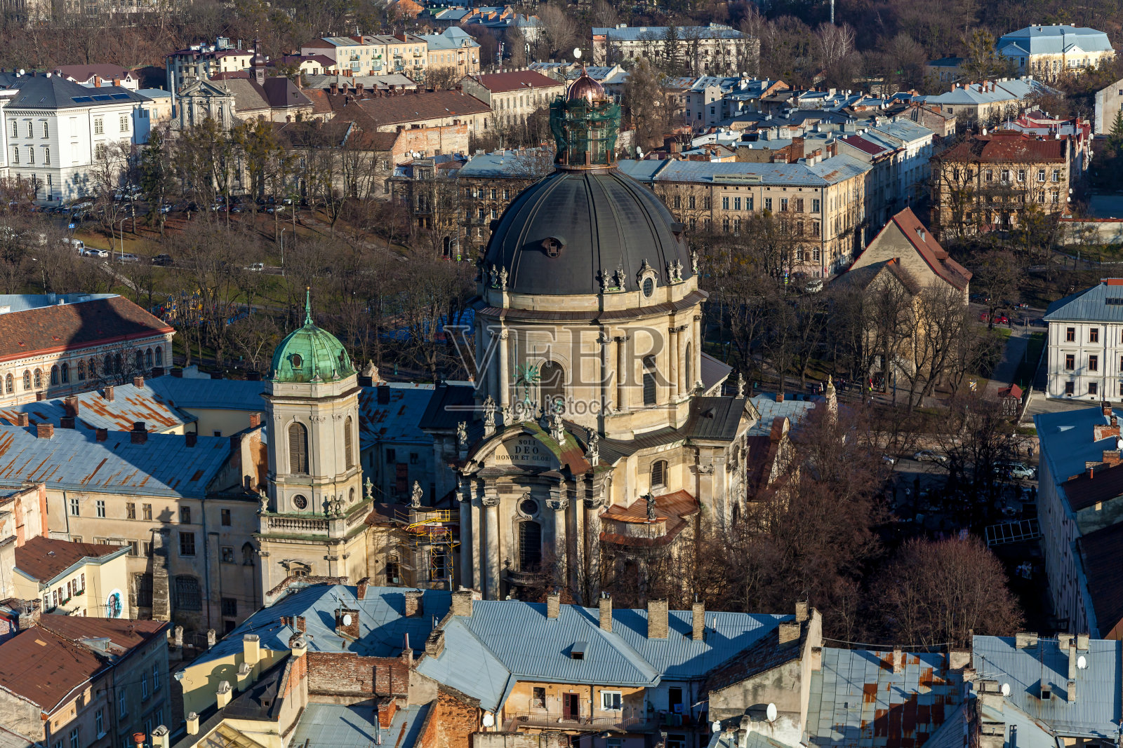 乌克兰利沃夫多米尼加大教堂的美丽景色照片摄影图片