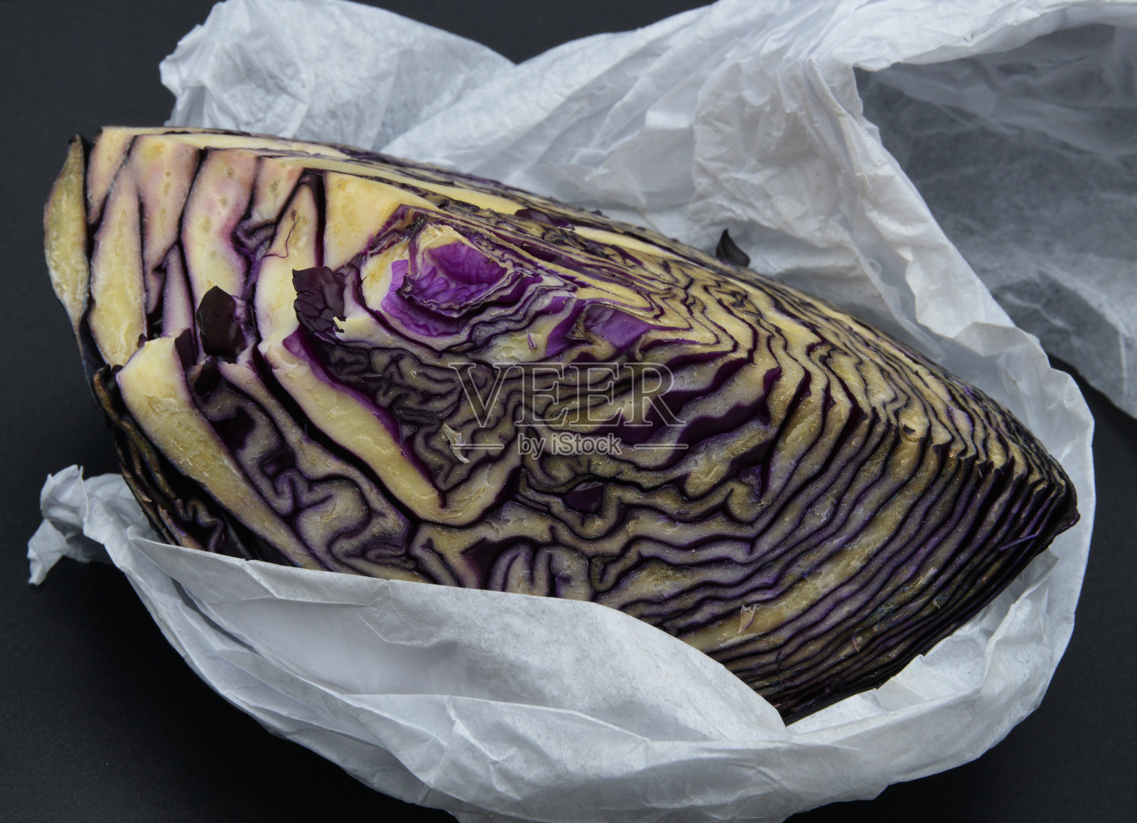 一个红色卷心菜的头的特写照片摄影图片