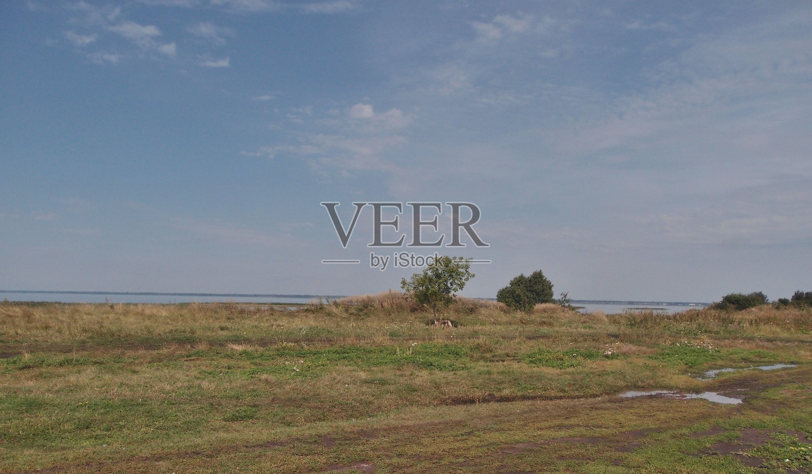 在Ik湖岸边照片摄影图片