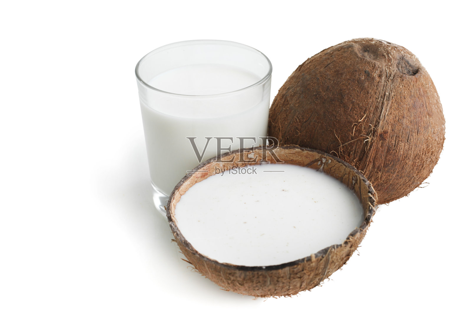 一杯牛奶和椰子照片摄影图片