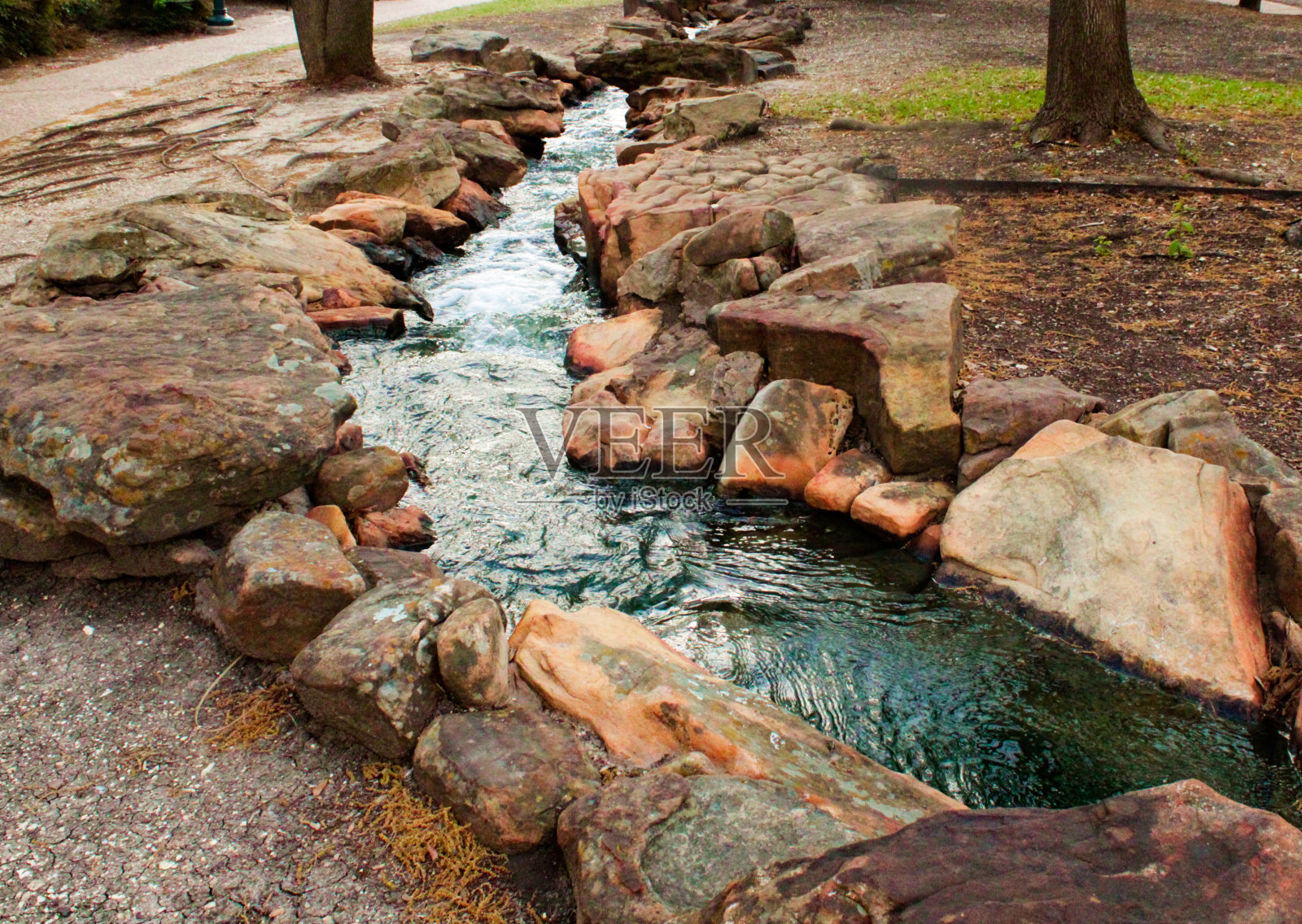 湍急的水流照片摄影图片