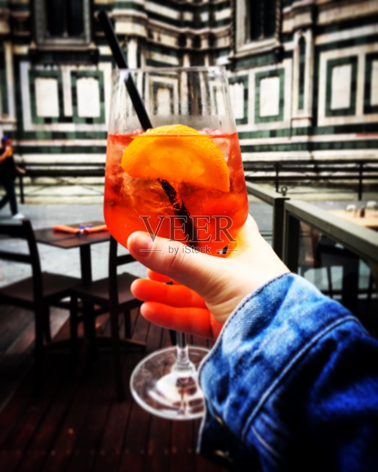 明亮的橙色鸡尾酒照片摄影图片