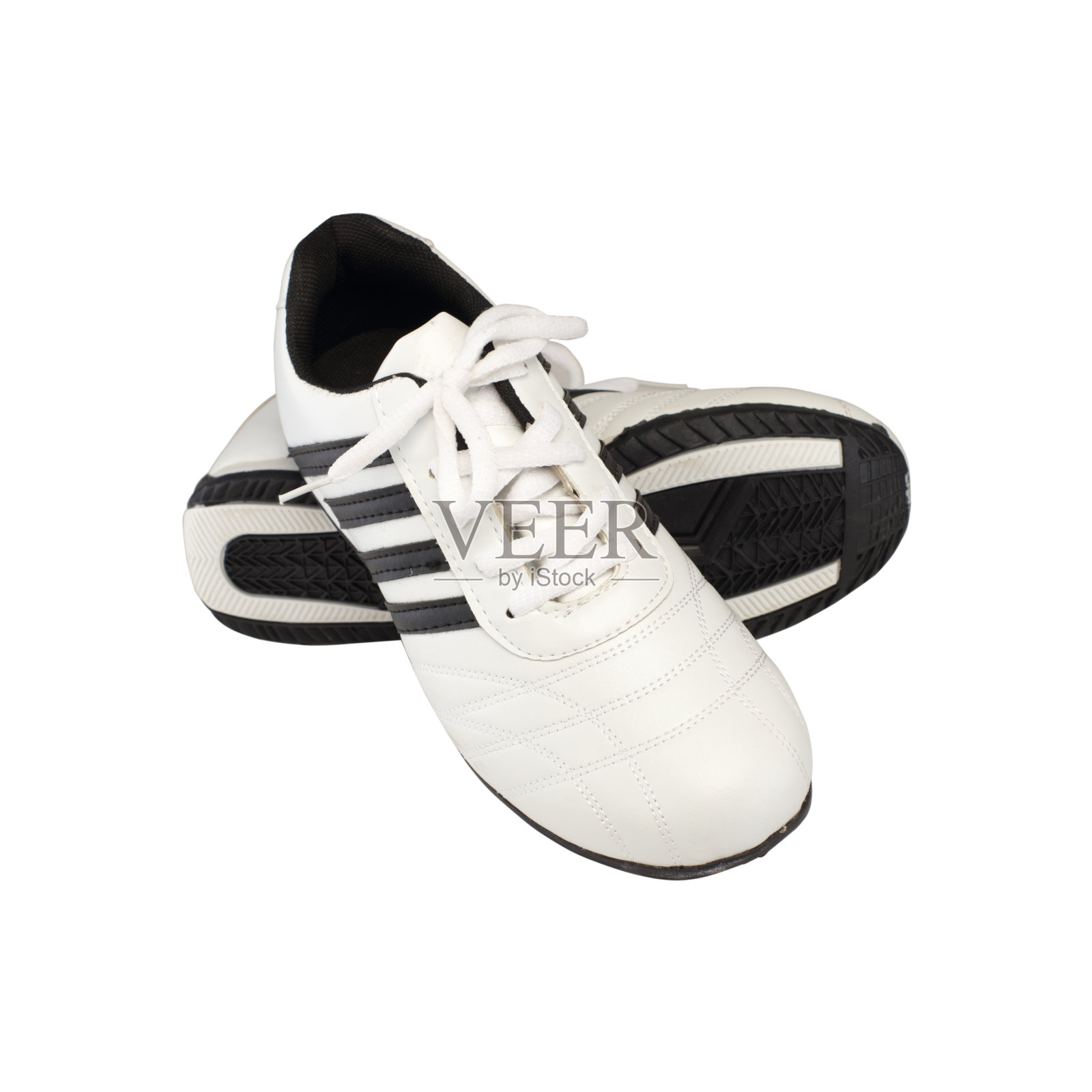 白色背景上的白色皮鞋照片摄影图片