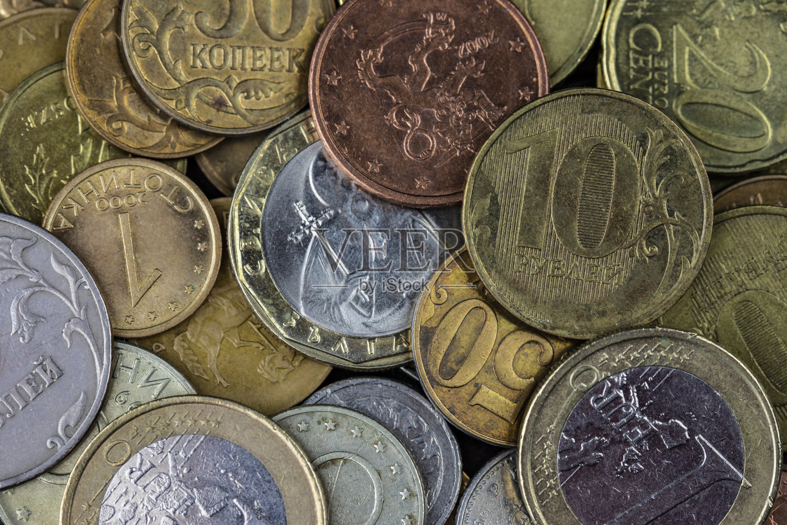 财务背景，有金钱和个人电脑。照片摄影图片