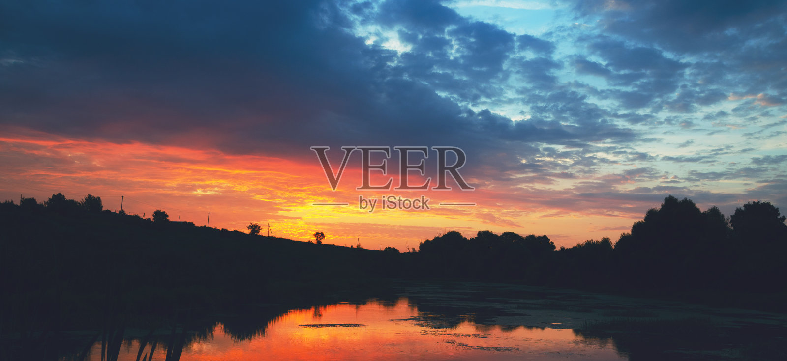 天空中美丽的云彩照片摄影图片