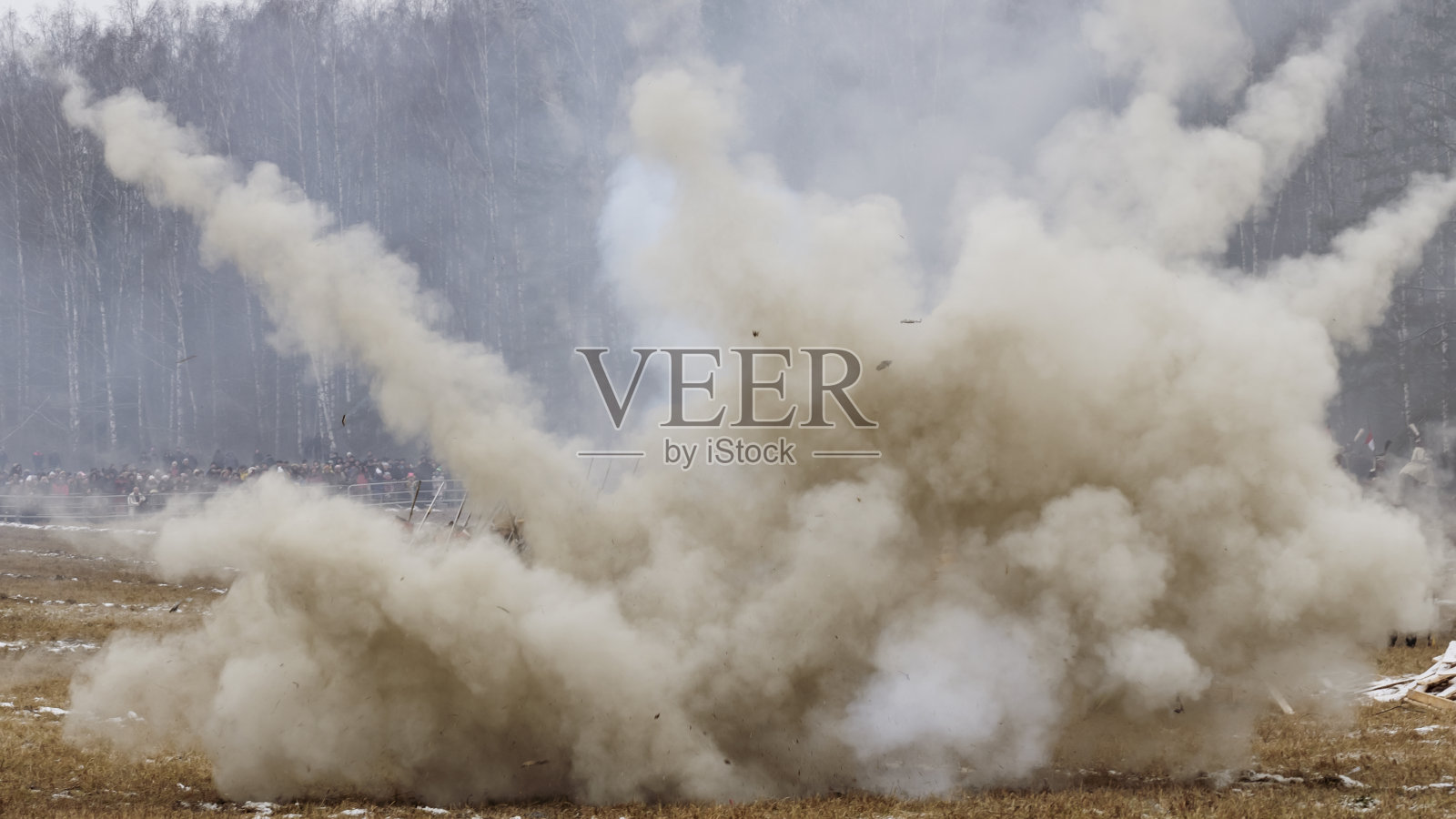 爆炸是一场重建战斗中在现场进行的战斗、军事行动照片摄影图片