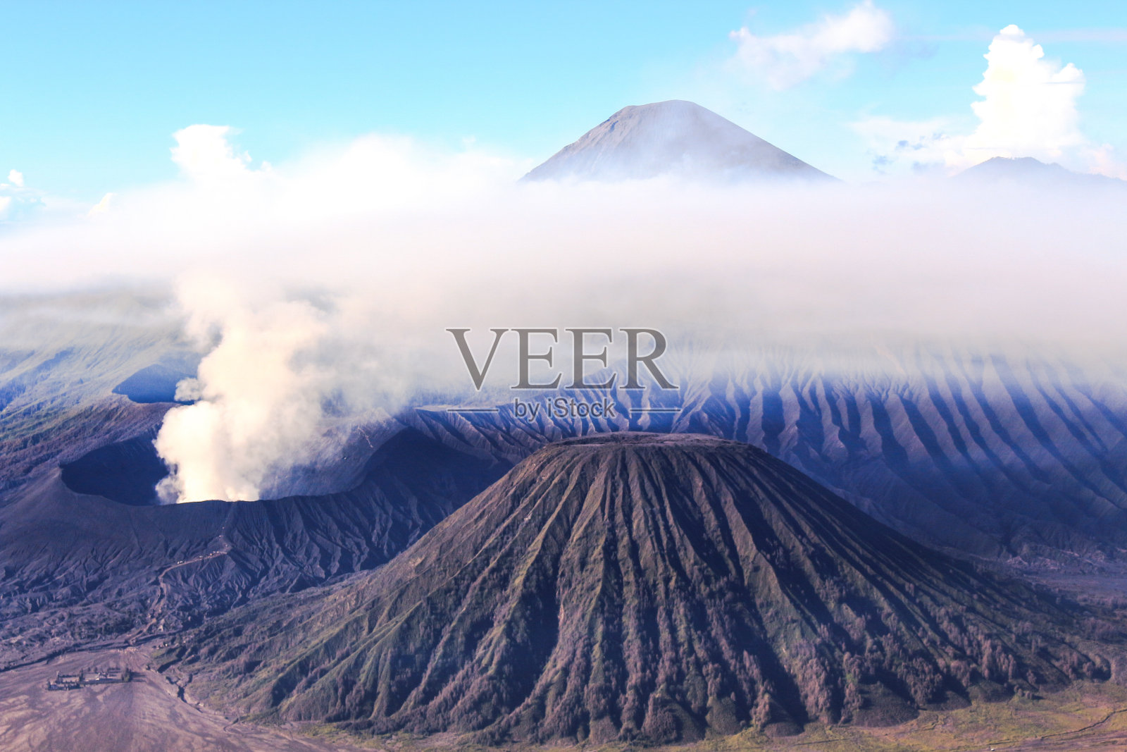 火山景观对天空的看法照片摄影图片