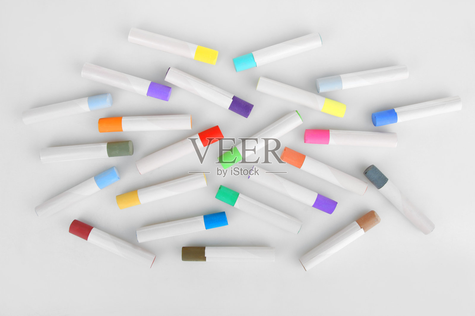 鲜艳的彩色粉笔用于绘画照片摄影图片