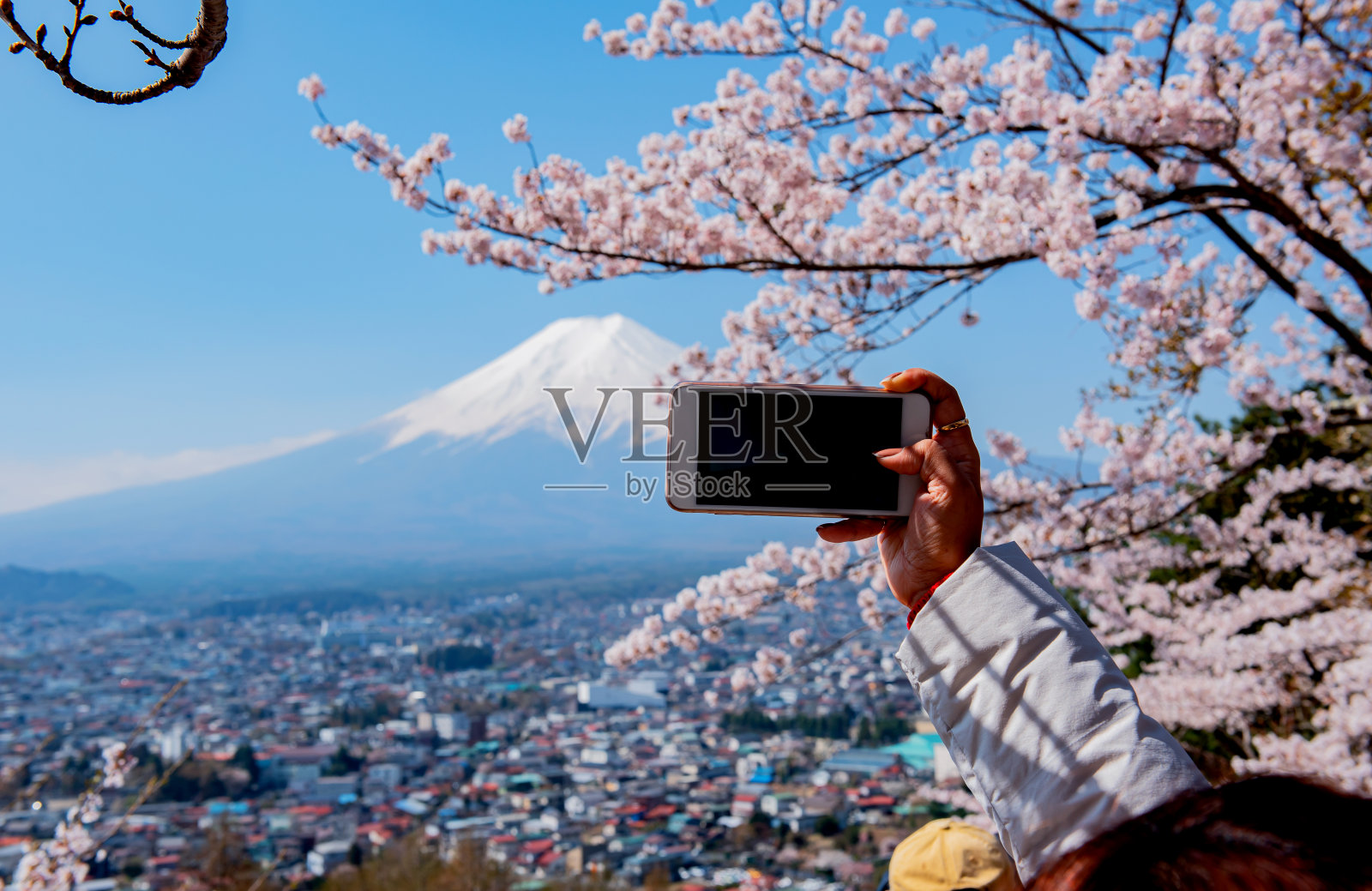 富士山landsapce。假期在日本旅游观光。春夏季樱花休闲娱乐。照片摄影图片