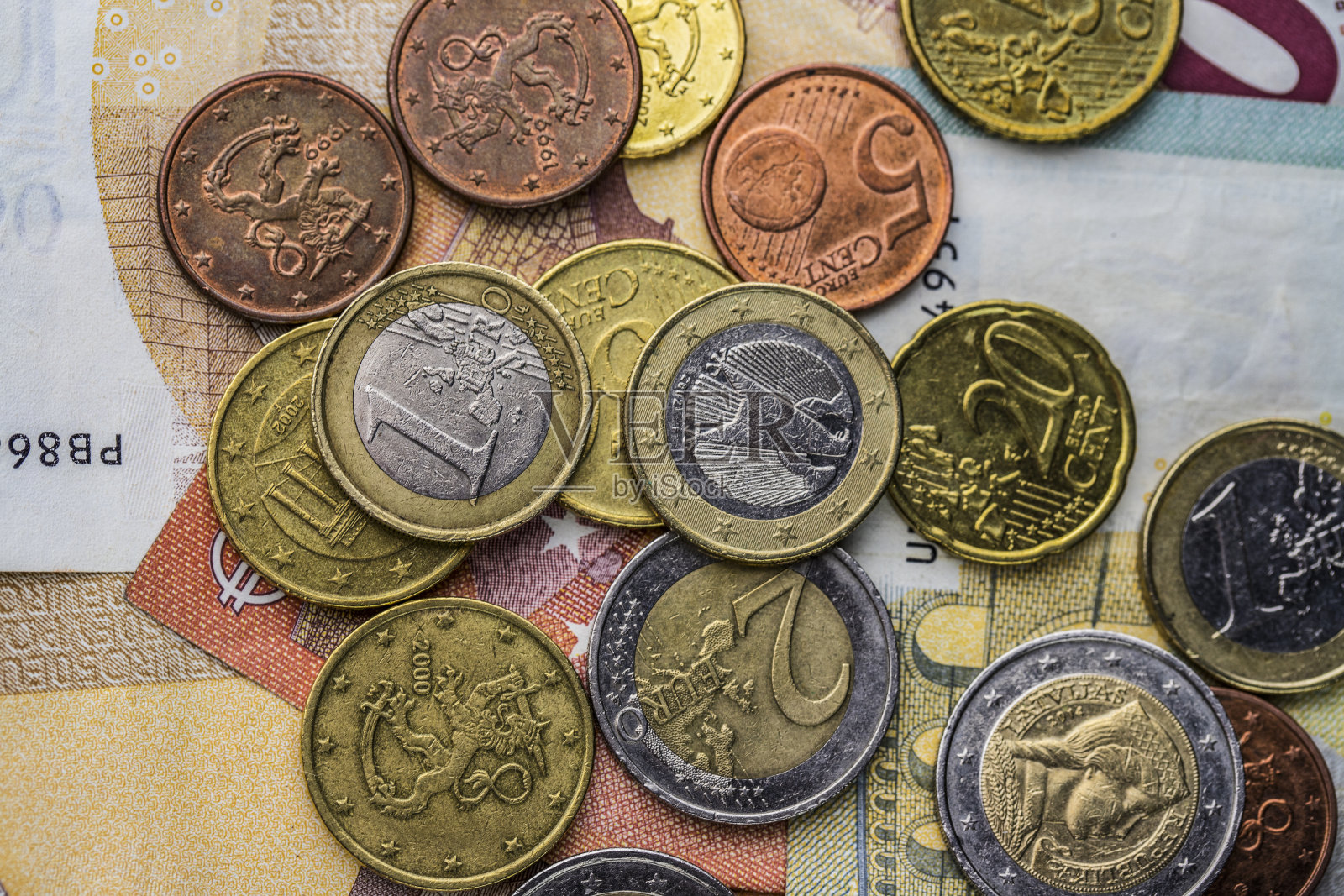 财务背景，有金钱和个人电脑。照片摄影图片