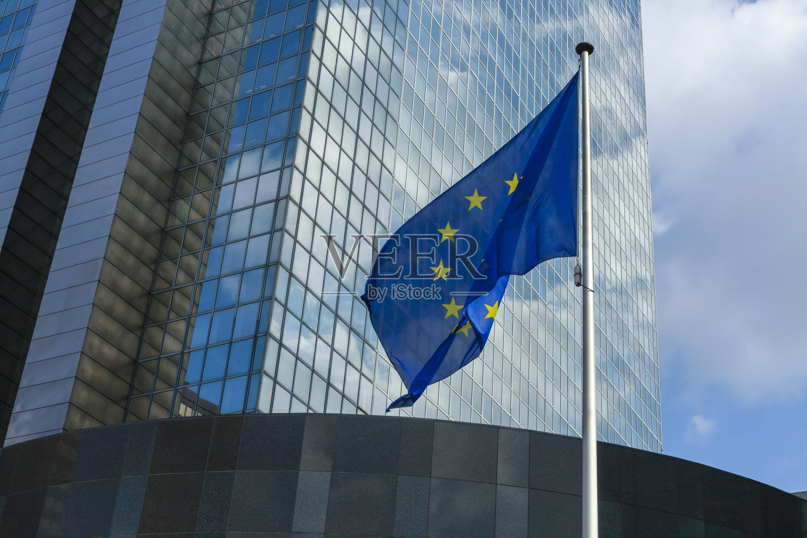 比利时布鲁塞尔的现代办公建筑照片摄影图片