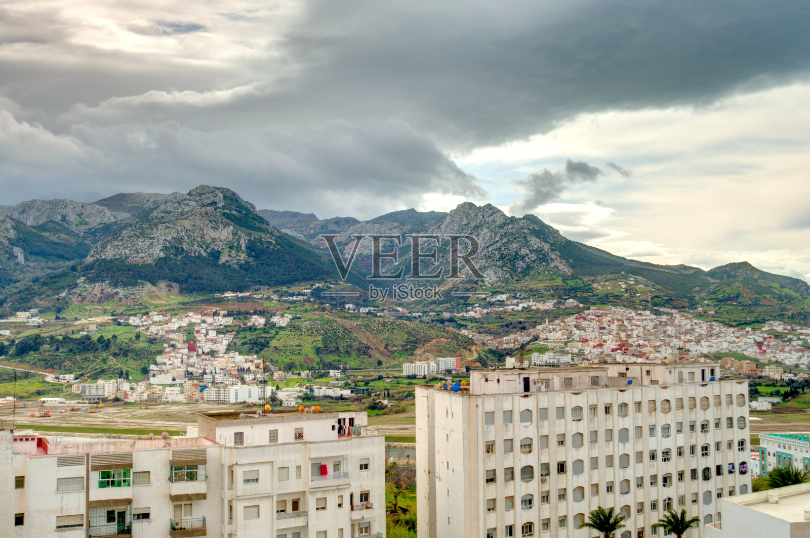 德头安的城市景观与里夫山照片摄影图片