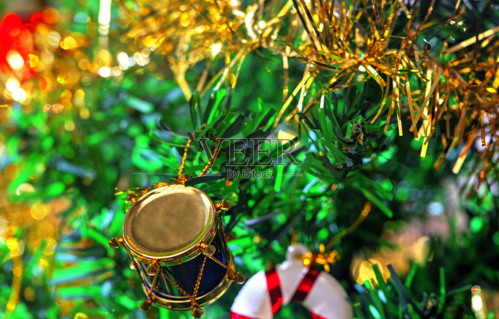 五彩缤纷的背景，美丽的新年装饰照片摄影图片