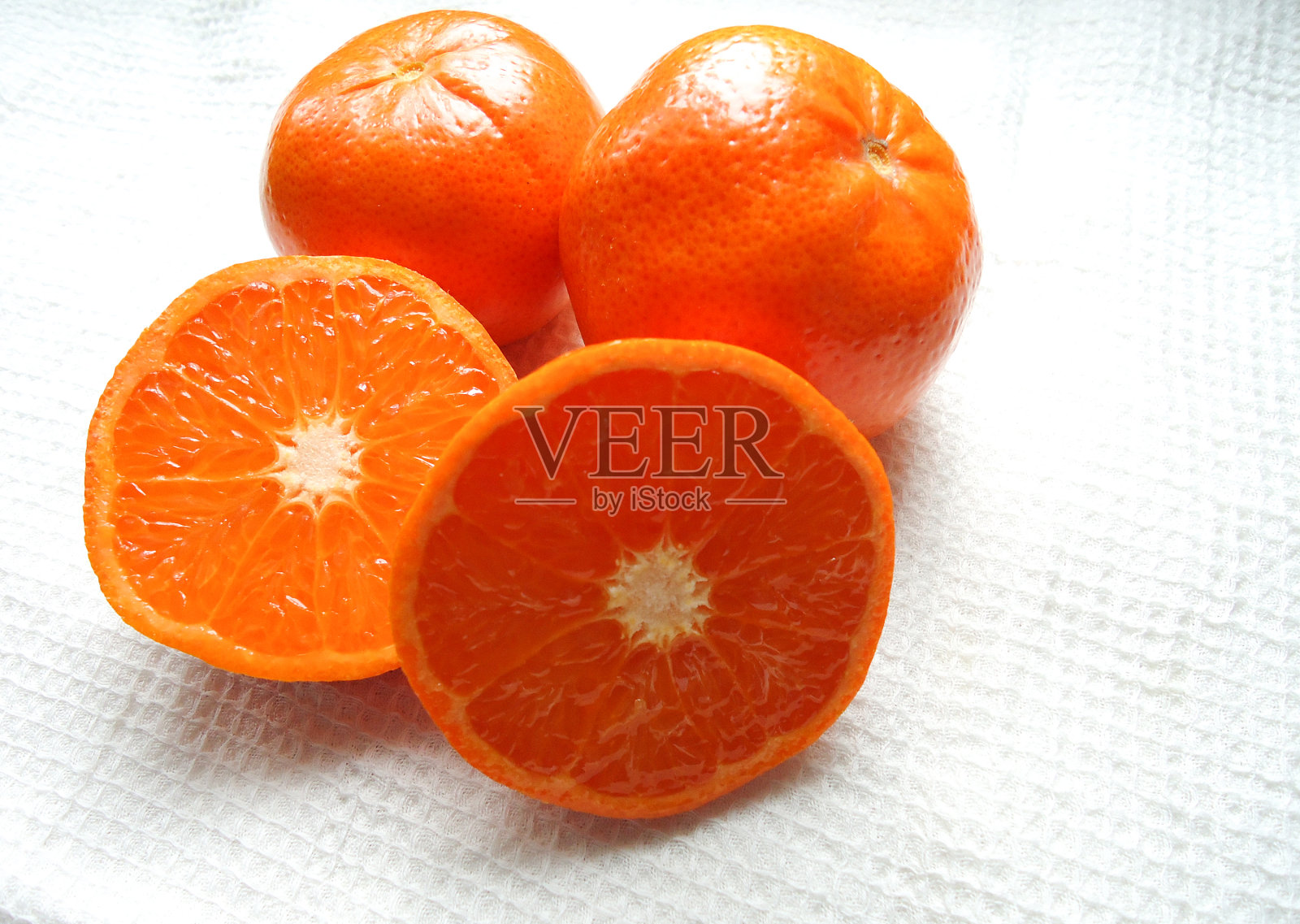 冬天新鲜的橘子水果照片摄影图片