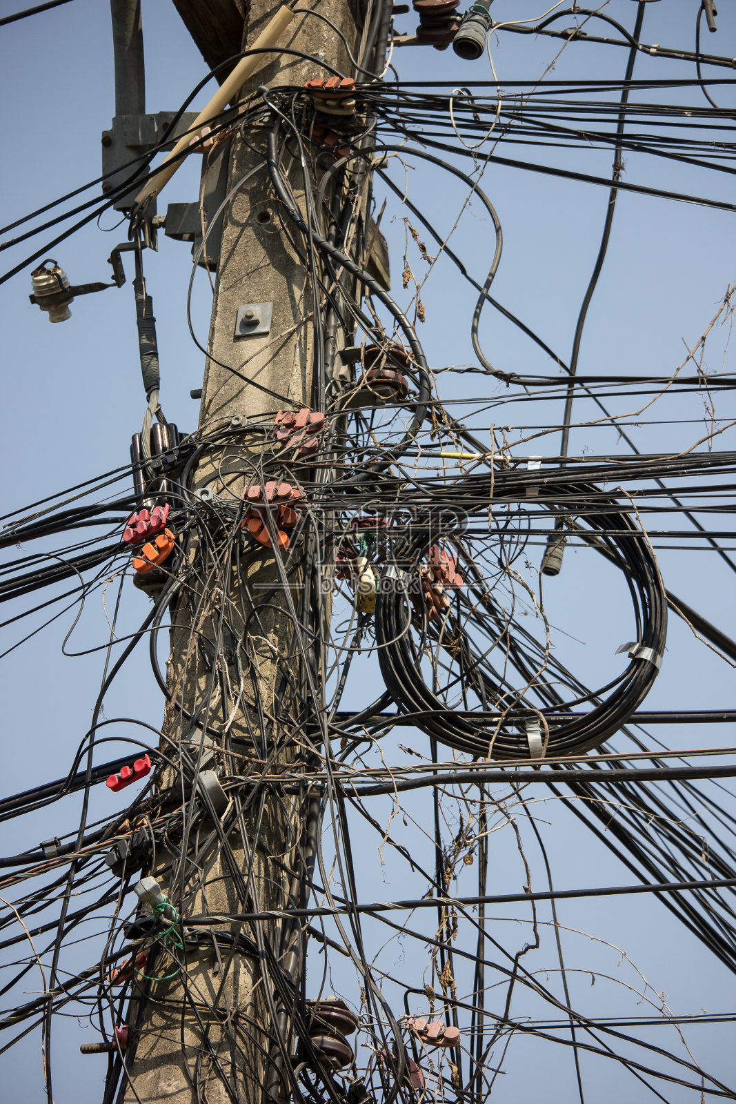 电线电缆线路杂乱照片摄影图片