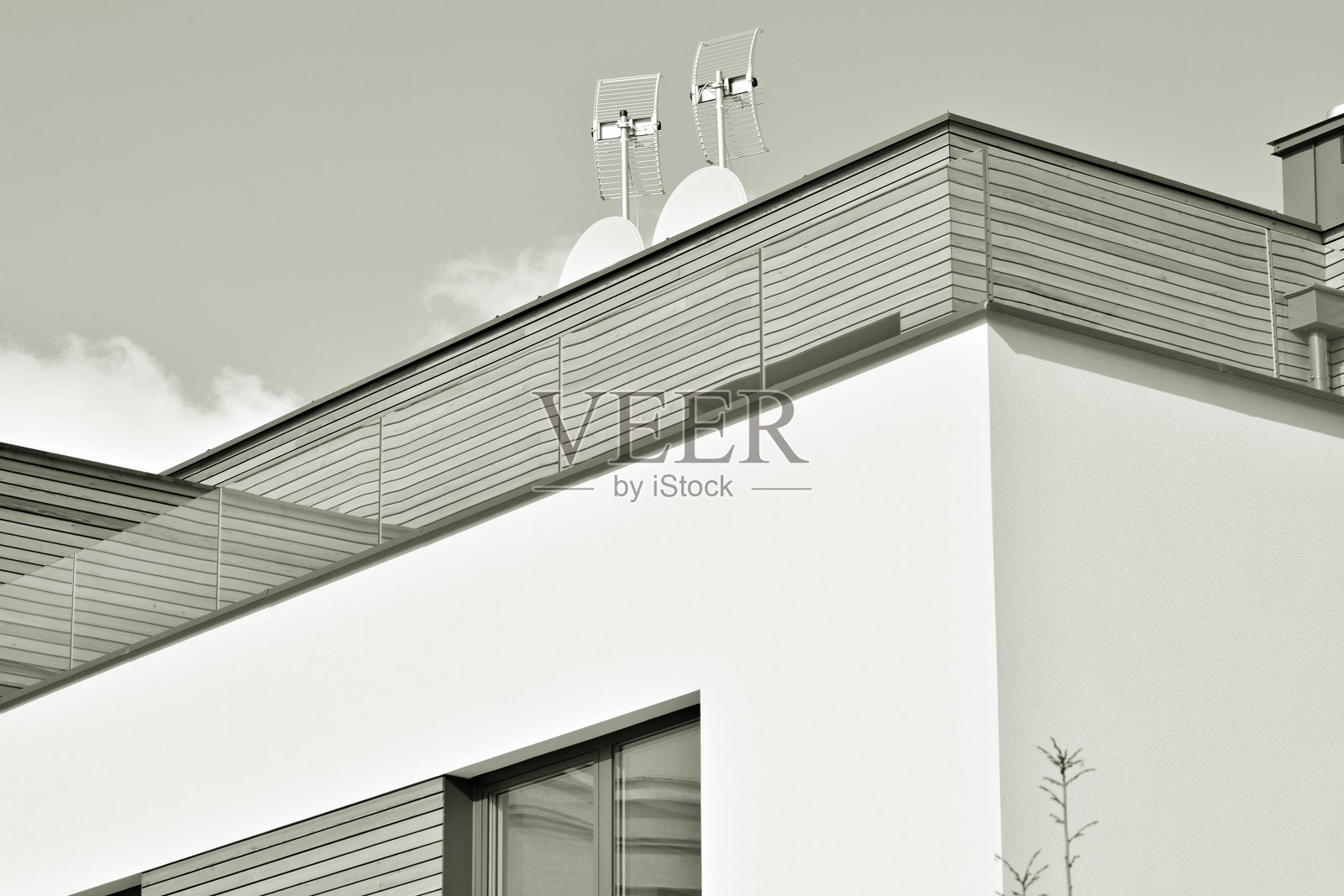 一个新的现代化公寓大楼的细节。黑色和白色。照片摄影图片